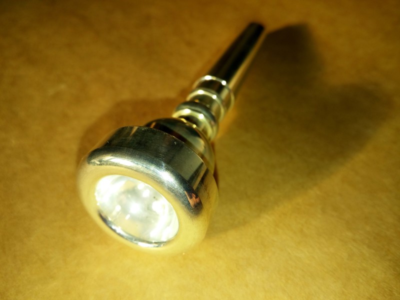 Trompeta Mustiuc FAXX (SUA) # 3C, 7C