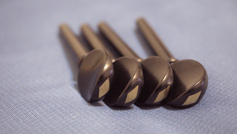 Cuie Vioara Abanos Cu Romb Auriu