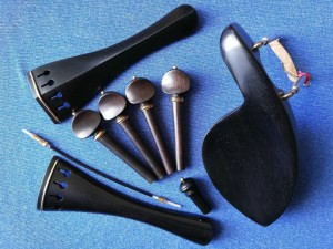 Set Accesorii Viola Abanos cu ornament auriu